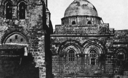 What is the Deal with the Immovable Ladder on the Church of Holy Sepulchre? 7